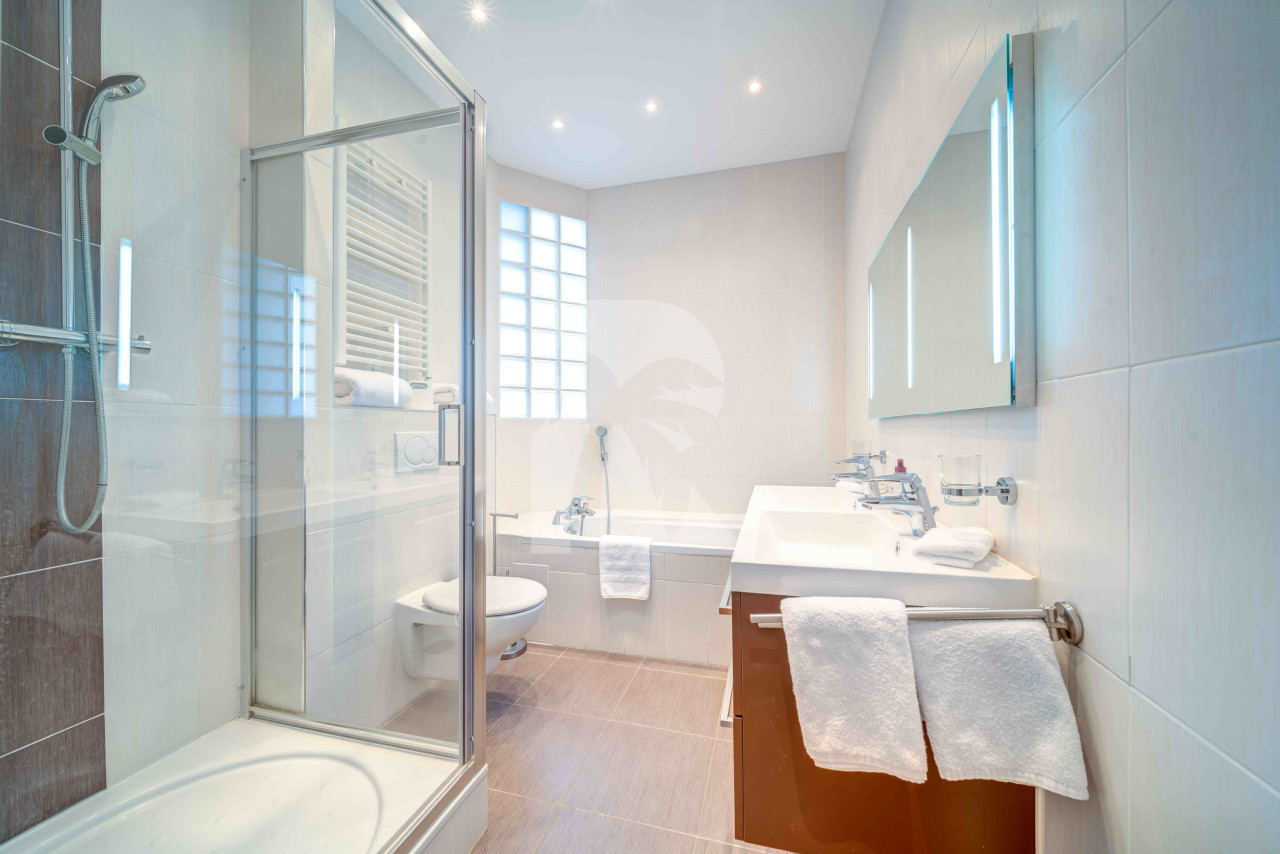 apartment in Cannes : Rent gorgeous 4 bedroom apartment within 5 minutes walk to the Palais - Photo 11