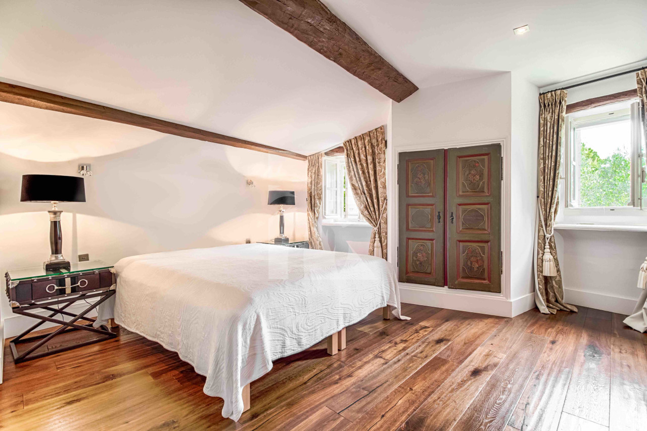 villa in Mougins : Rent fantastic 5 bedroom villa with swimming pool and separate studio in the heart of Mougins - Photo 6