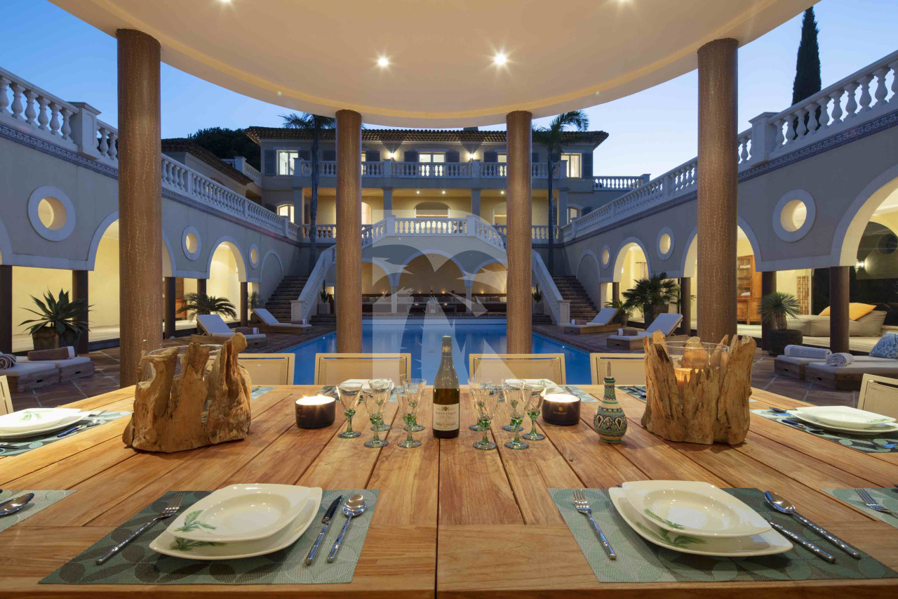 villa in Gassin : Rent majestic 7-bedroom villa  with swimming pool and staff apartment  in Saint Tropez - Photo 4