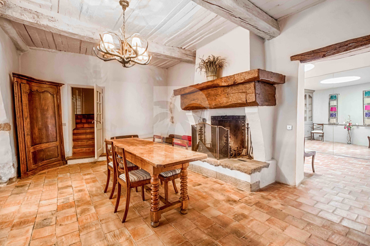 villa in Mougins : Rent fantastic 5 bedroom villa with swimming pool and separate studio in the heart of Mougins - Photo 2