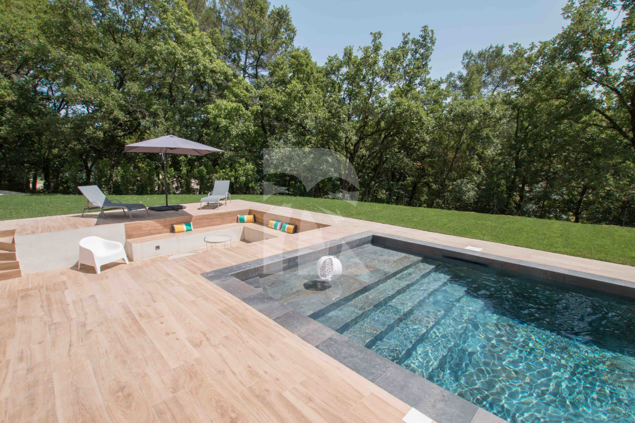 villa in Châteauneuf-Grasse : Rent superb 4-bedroom villa with swimming pool close to Valbonne and a quick 10 minute drive to Mougins school - Photo 3