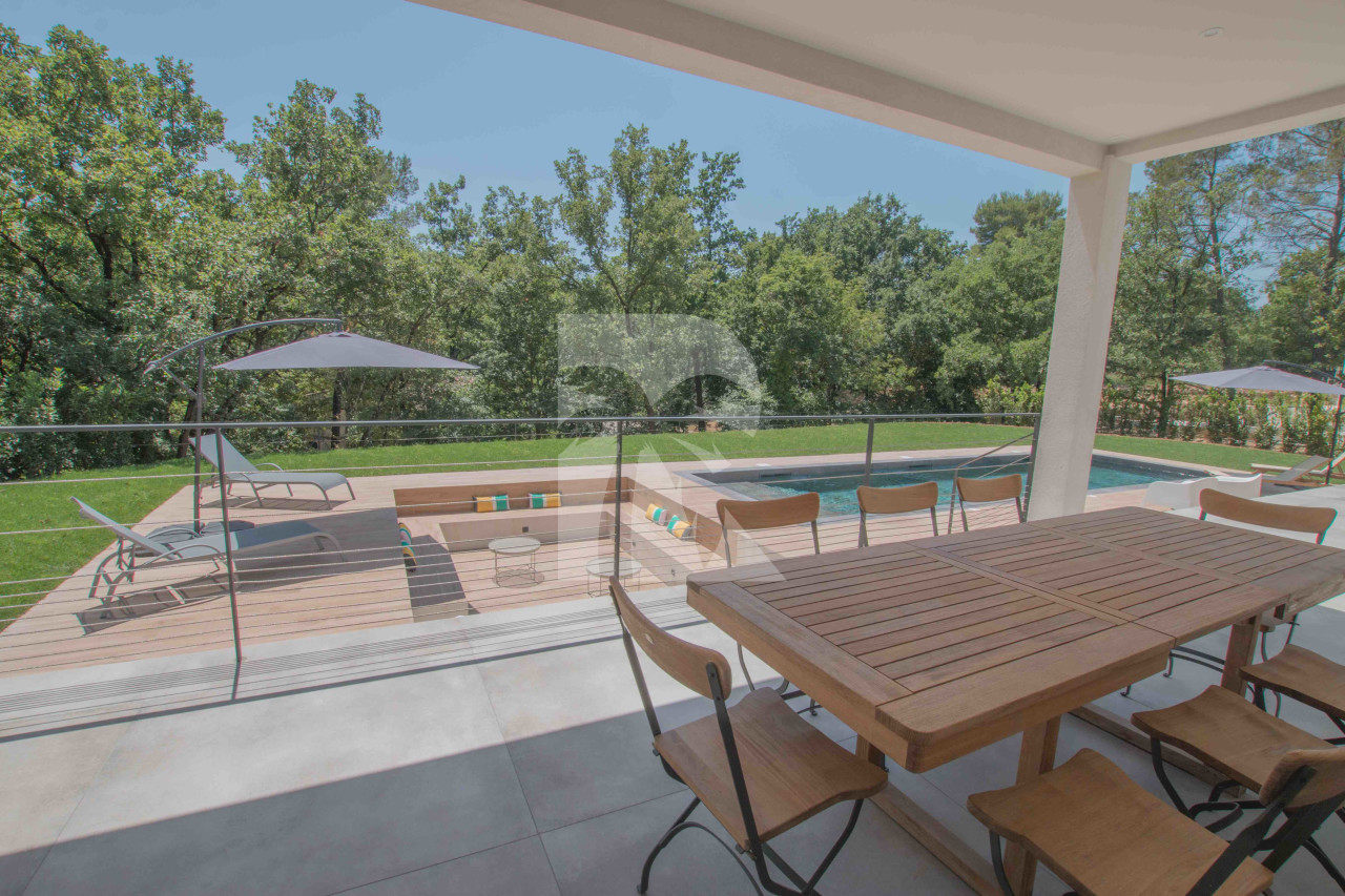 villa in Châteauneuf-Grasse : Rent superb 4-bedroom villa with swimming pool close to Valbonne and a quick 10 minute drive to Mougins school - Photo 4