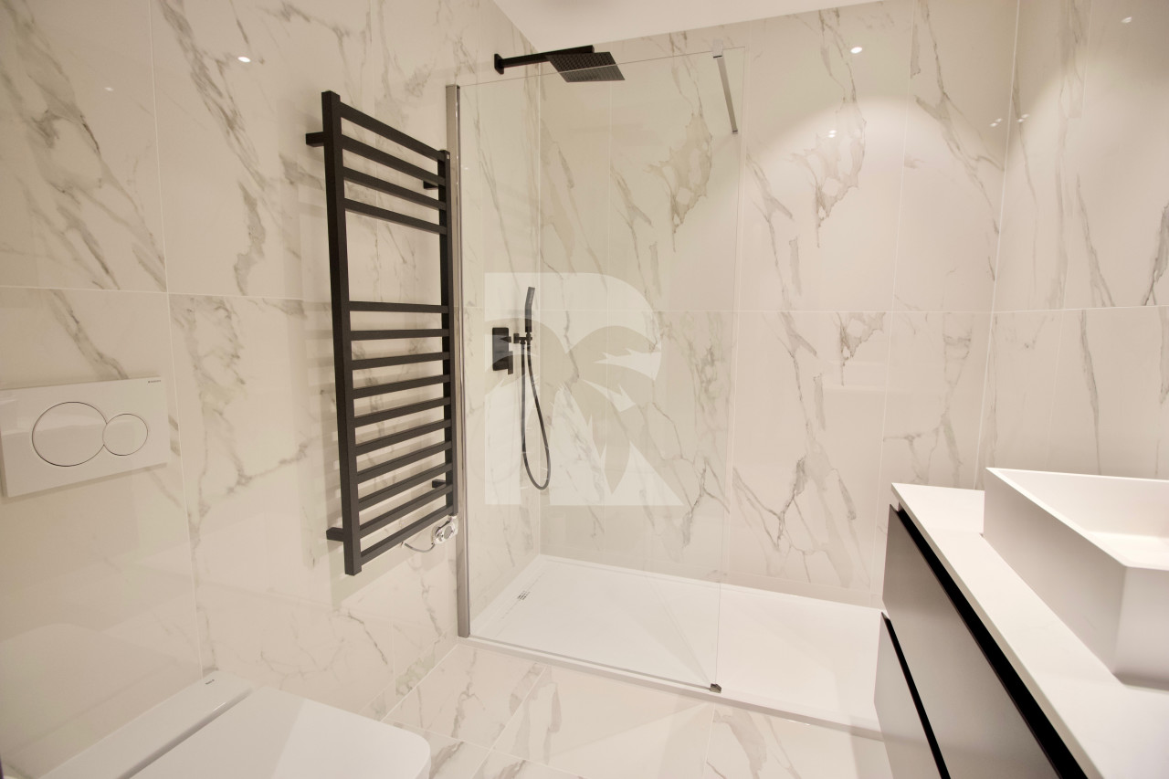 apartment in Cannes : Rent fantastic 3-bedroom apartment in Cannes within seconds from the Croisette and 3 minutes to the Palais des Festivals - Photo 9