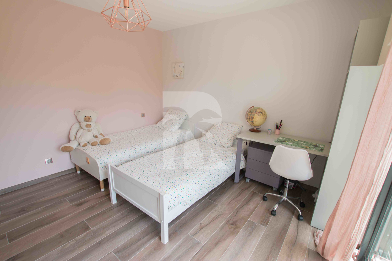 villa in Châteauneuf-Grasse : Rent superb 4-bedroom villa with swimming pool close to Valbonne and a quick 10 minute drive to Mougins school - Photo 12