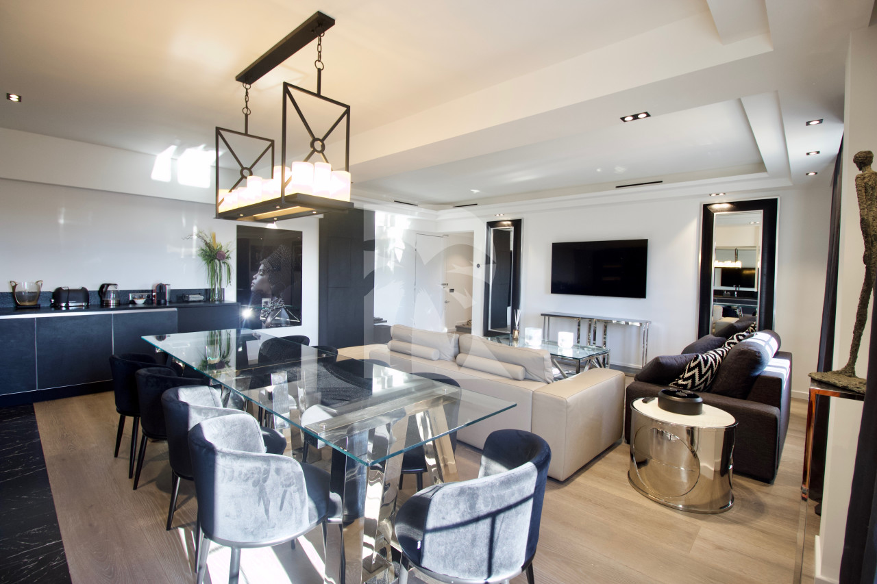 apartment in Cannes : Rent fantastic 3-bedroom apartment in Cannes within seconds from the Croisette and 3 minutes to the Palais des Festivals - Photo 2