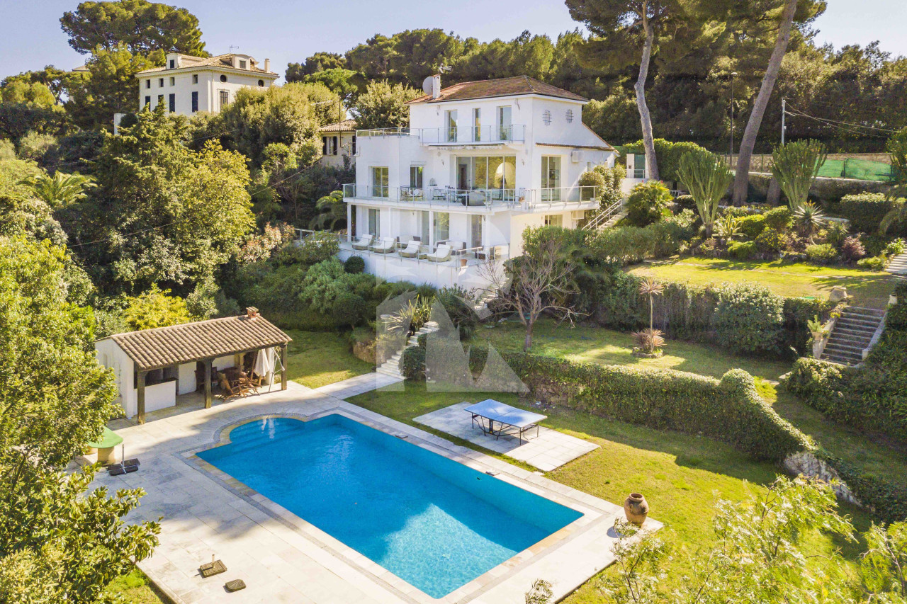 villa in Cap d'Antibes : Rent modern 6 bedroom villa on the Cap d'Antibes with heatet pool and sea view - Photo 0