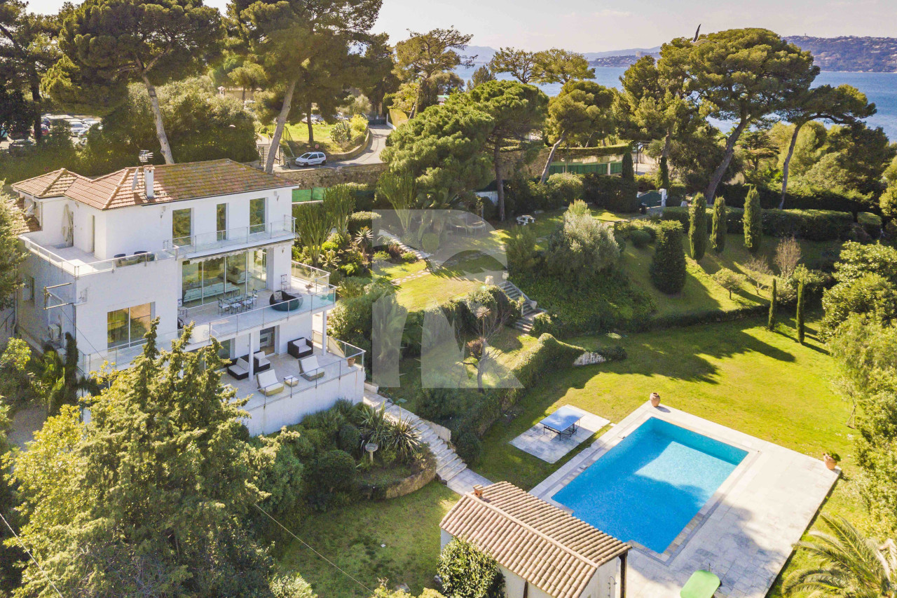 villa in Cap d'Antibes : Rent modern 6 bedroom villa on the Cap d'Antibes with heatet pool and sea view - Photo 1