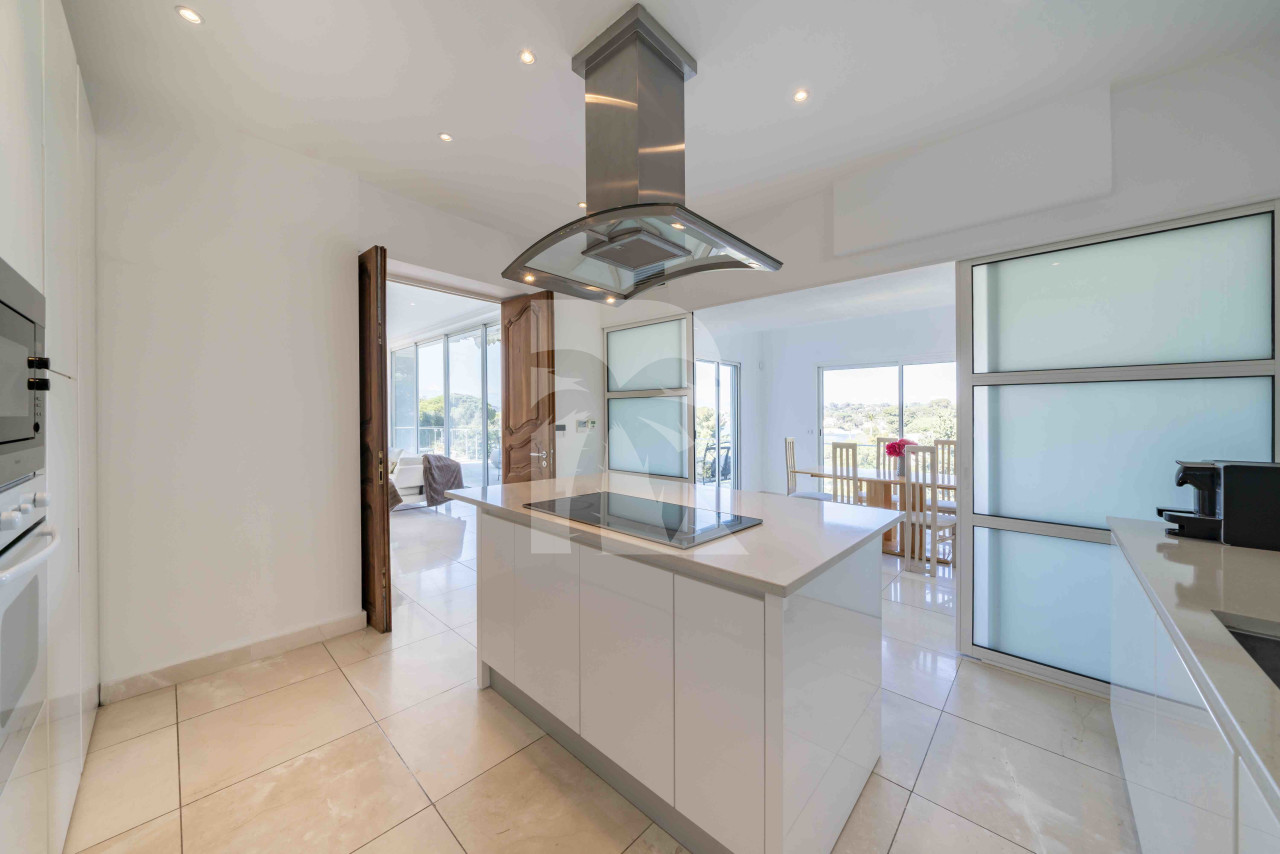 villa in Cap d'Antibes : Rent modern 6 bedroom villa on the Cap d'Antibes with heatet pool and sea view - Photo 4