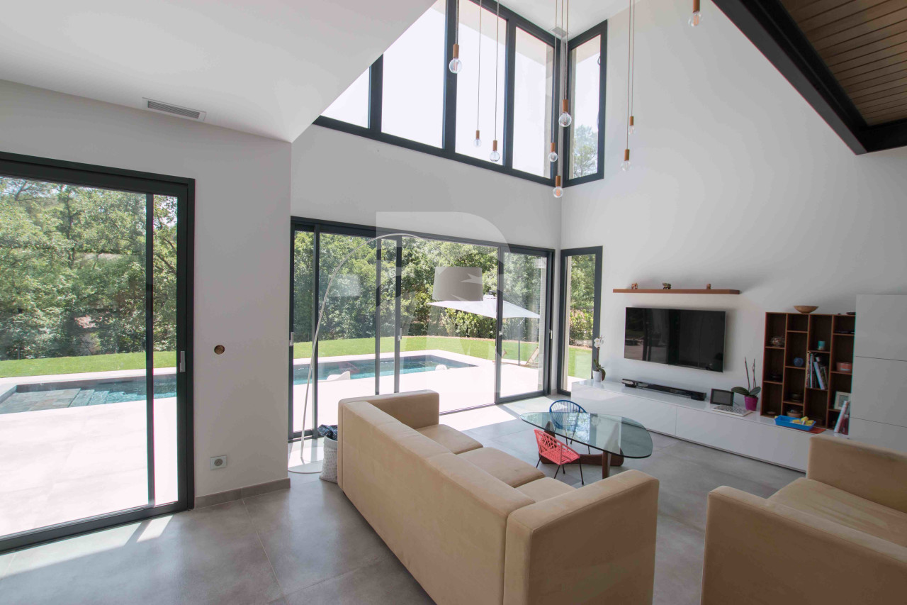 villa in Châteauneuf-Grasse : Rent superb 4-bedroom villa with swimming pool close to Valbonne and a quick 10 minute drive to Mougins school - Photo 5