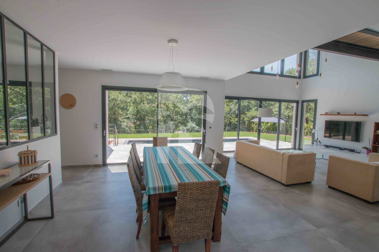 villa in Châteauneuf-Grasse : Rent superb 4-bedroom villa with swimming pool close to Valbonne and a quick 10 minute drive to Mougins school - Photo 7