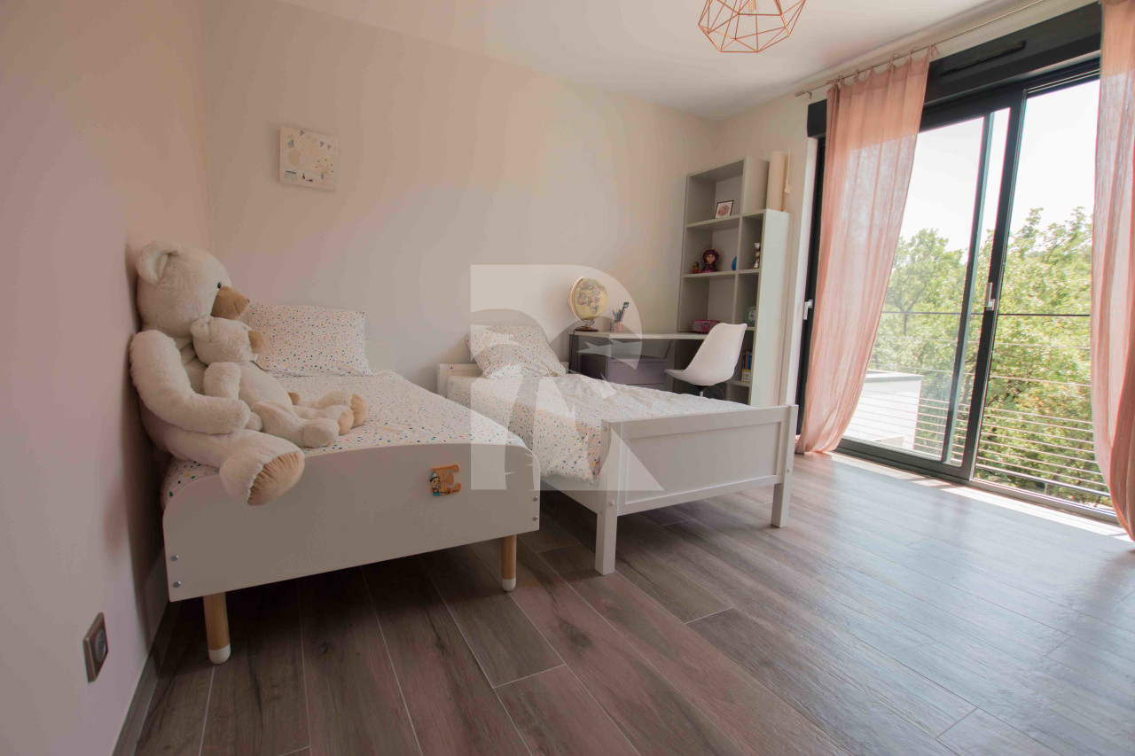 villa in Châteauneuf-Grasse : Rent superb 4-bedroom villa with swimming pool close to Valbonne and a quick 10 minute drive to Mougins school - Photo 11