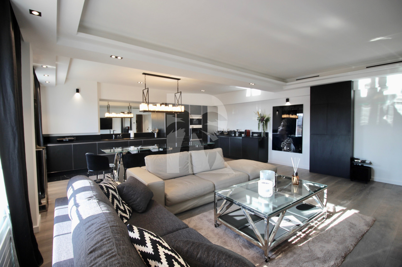 apartment in Cannes : Rent fantastic 3-bedroom apartment in Cannes within seconds from the Croisette and 3 minutes to the Palais des Festivals - Photo 1