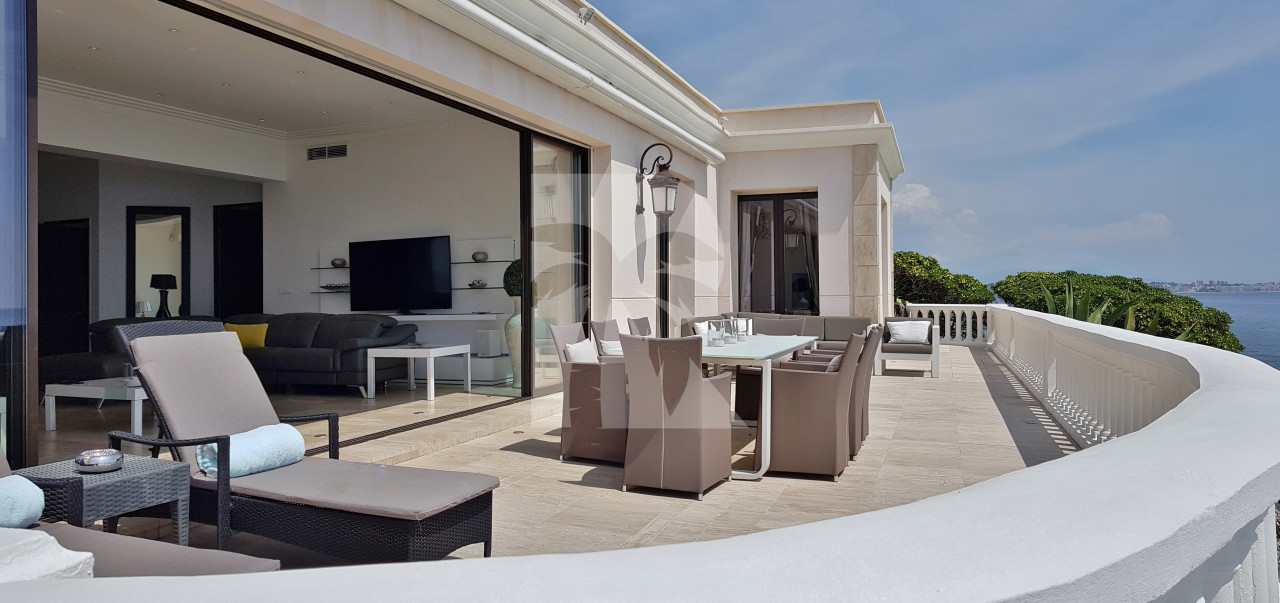 villa in Cannes : Exceptional Waterfront property in Cannes - Photo 12