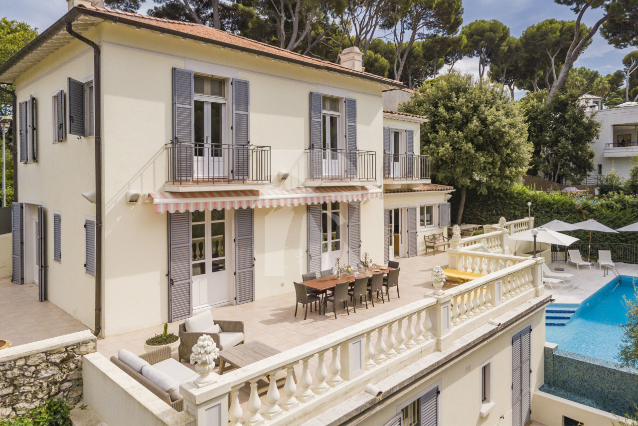 villa in Cap d'Antibes : Rent lovely 6 bedroom ( 5 guests + 1 for staff/teenagers) villa on the Cap d'Antibes within walking distance to the beach - Photo 4