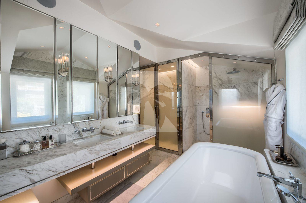villa in Courchevel : Rent this 8 bedrooms luxury chalet in Nogentil Courchevel 1850 - Photo 10