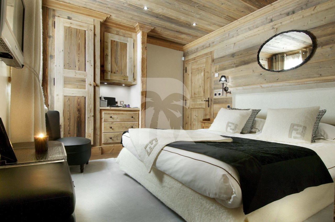 villa in Courchevel : Rent a700 sqm chalet in Courchevel 1850 with a Wonderful Mountain View. - Photo 2