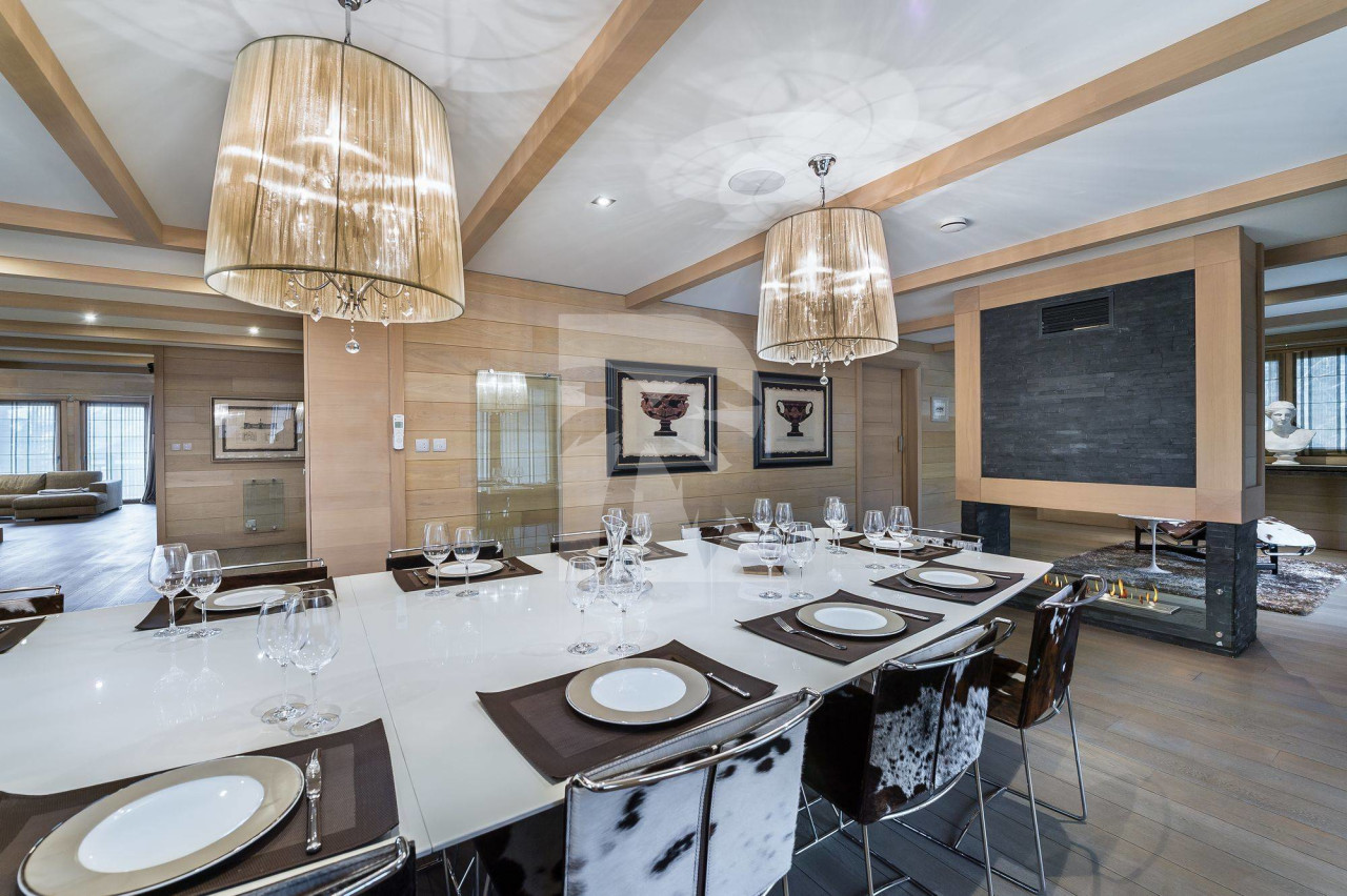 villa in Courchevel : Rent this Ski in/ ski out Chalet in Courchevel 1650 - Photo 2