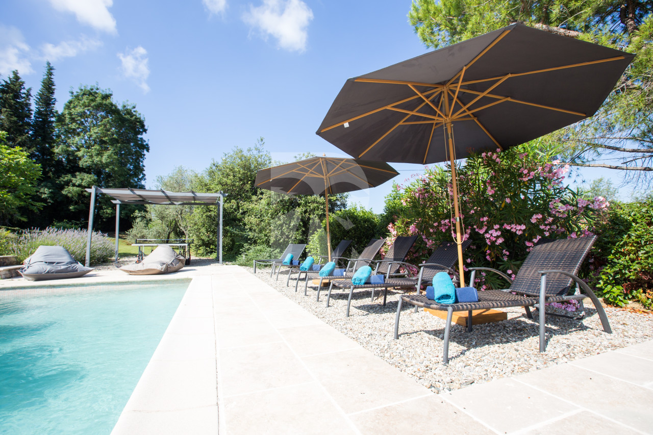villa in Valbonne : Rent a Large Villa with Pool and View close to Valbonne Village - Photo 1