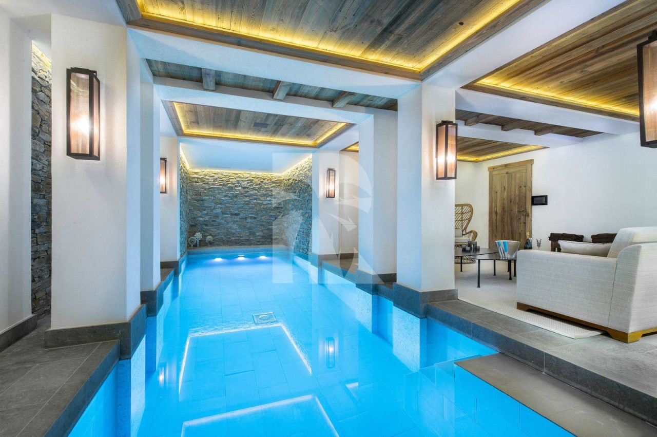 villa in Courchevel : Rent a Wonderful chalet in the most prestigious area of Courchevel. - Photo 0
