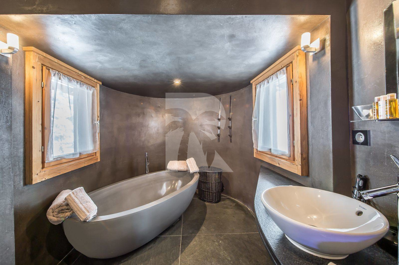 villa in Courchevel : Rent a Ski in / ski out Chalet on Pralong slopes. - Photo 2