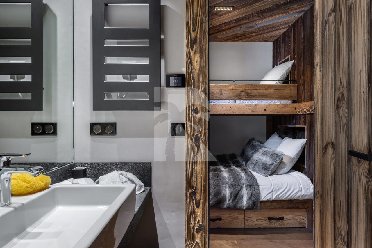 villa in Val-d'Isère : Rent this 5 bedrooms chalet with a perfect location. - Photo 12
