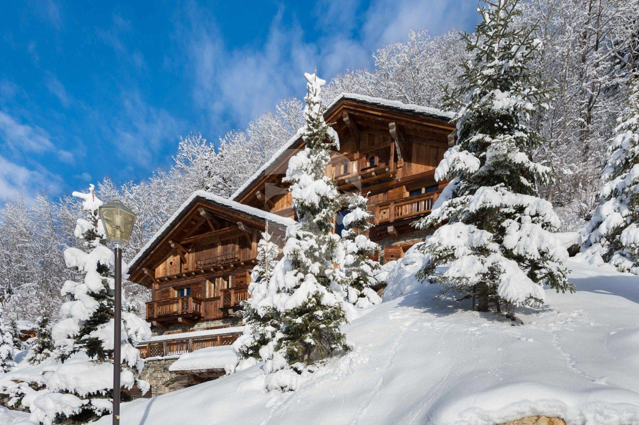 villa in Méribel : Rent this authentic chalet in Méribel Village with a lovely spa - Photo 0