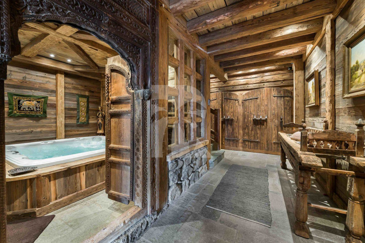 villa in Méribel : Rent this authentic chalet in Méribel Village with a lovely spa - Photo 1
