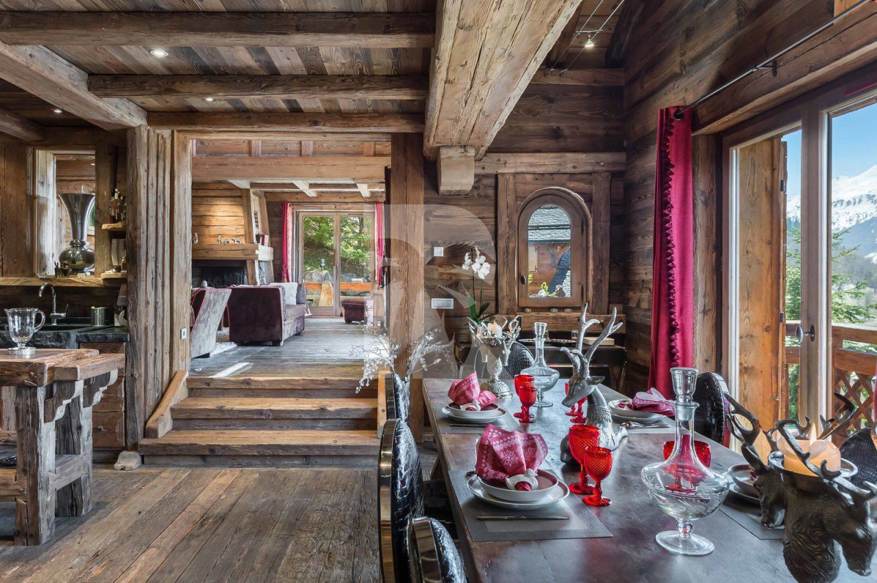 villa in Méribel : Rent this authentic chalet in Méribel Village with a lovely spa - Photo 2