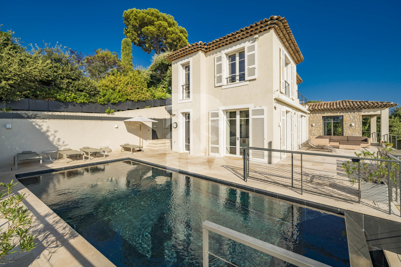 villa in Cap d'Antibes : Amazing sea view for this 6 bedroom villa located at 150m from the beach. - Photo 6