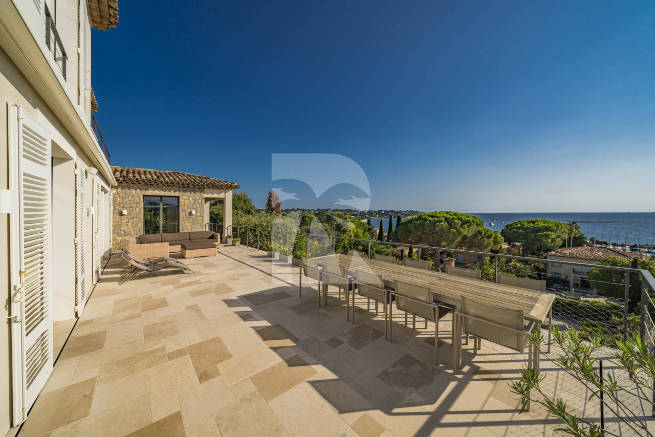 villa in Cap d'Antibes : Amazing sea view for this 6 bedroom villa located at 150m from the beach. - Photo 1