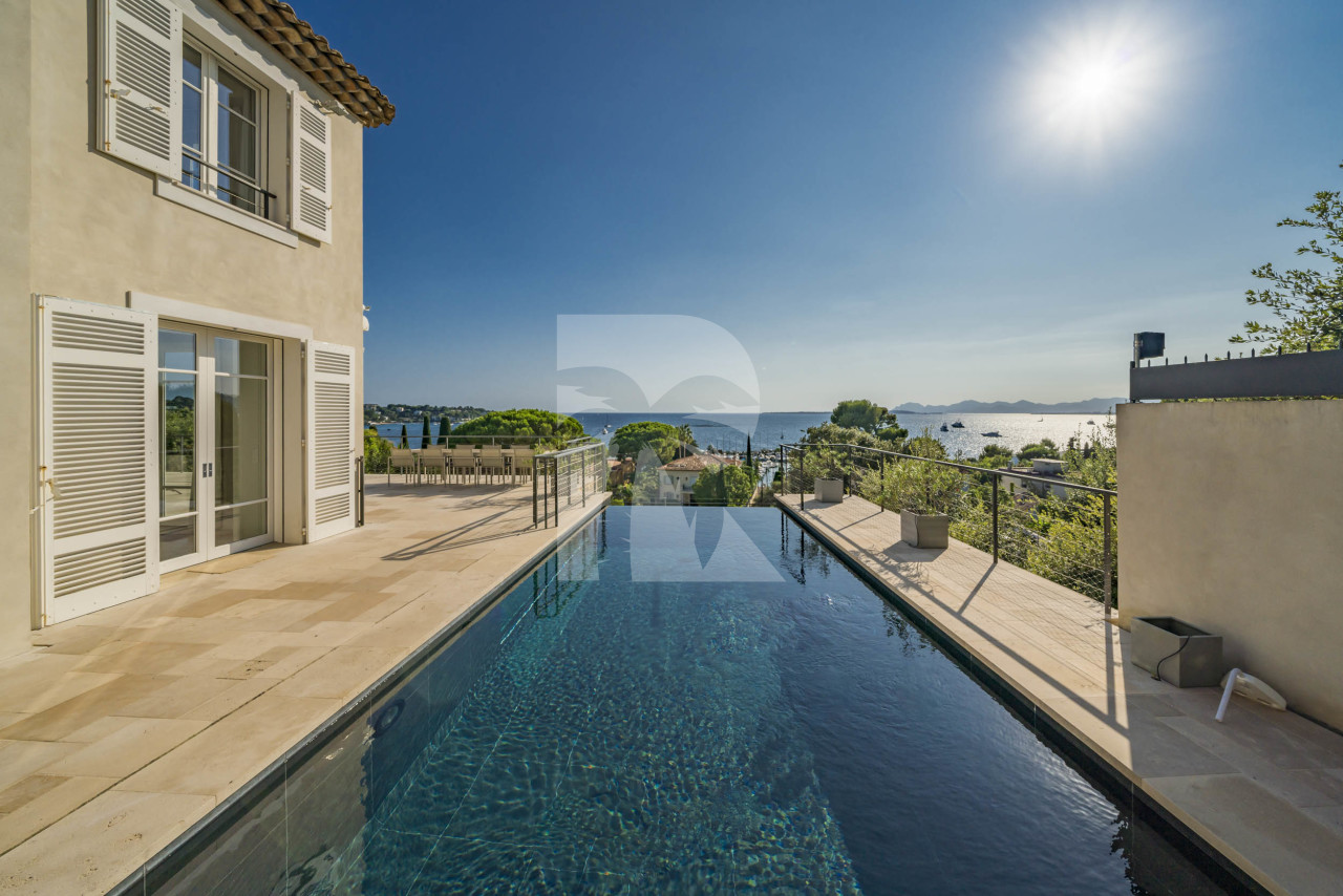villa in Cap d'Antibes : Amazing sea view for this 6 bedroom villa located at 150m from the beach. - Photo 7
