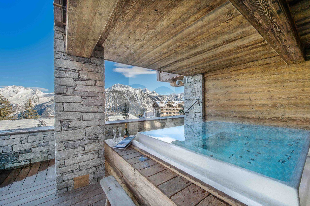 villa in Courchevel : Rent a Wonderful chalet in the most prestigious area of Courchevel. - Photo 1