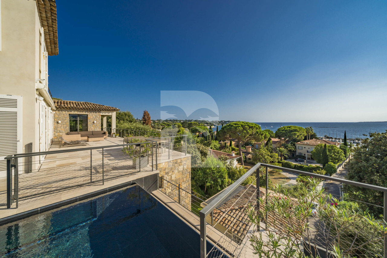 villa in Cap d'Antibes : Amazing sea view for this 6 bedroom villa located at 150m from the beach. - Photo 5