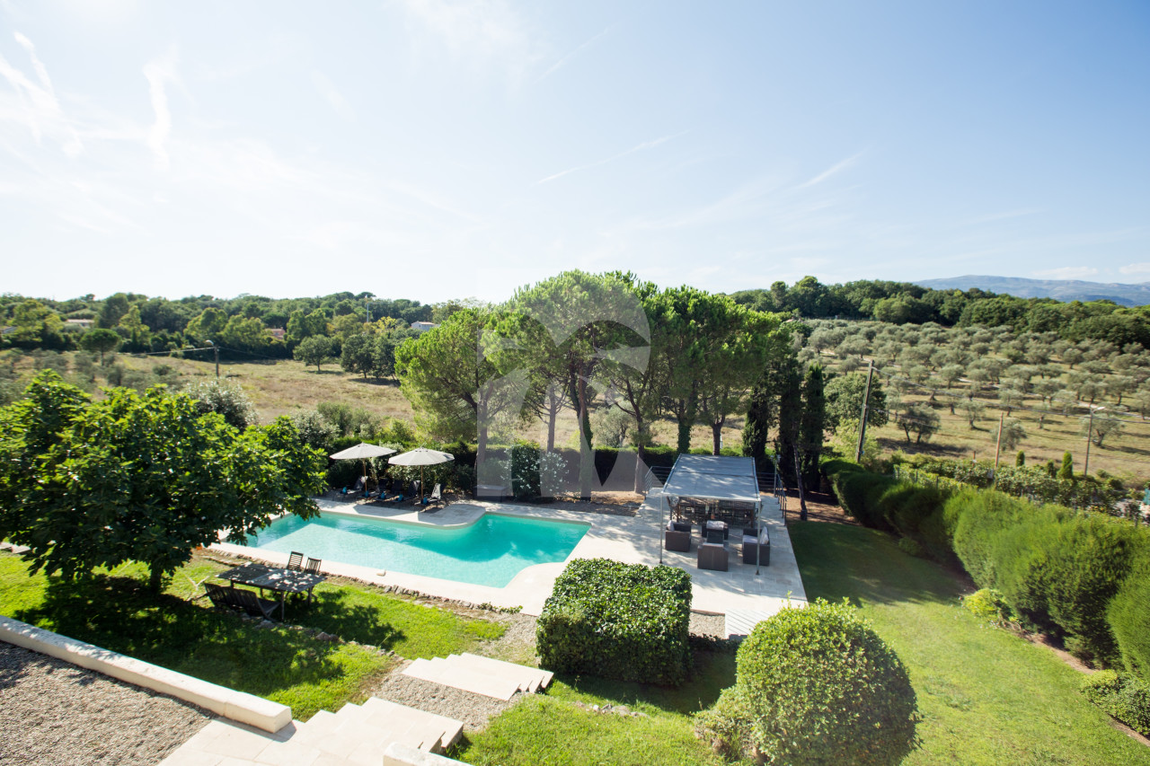 villa in Valbonne : Rent a Large Villa with Pool and View close to Valbonne Village - Photo 3
