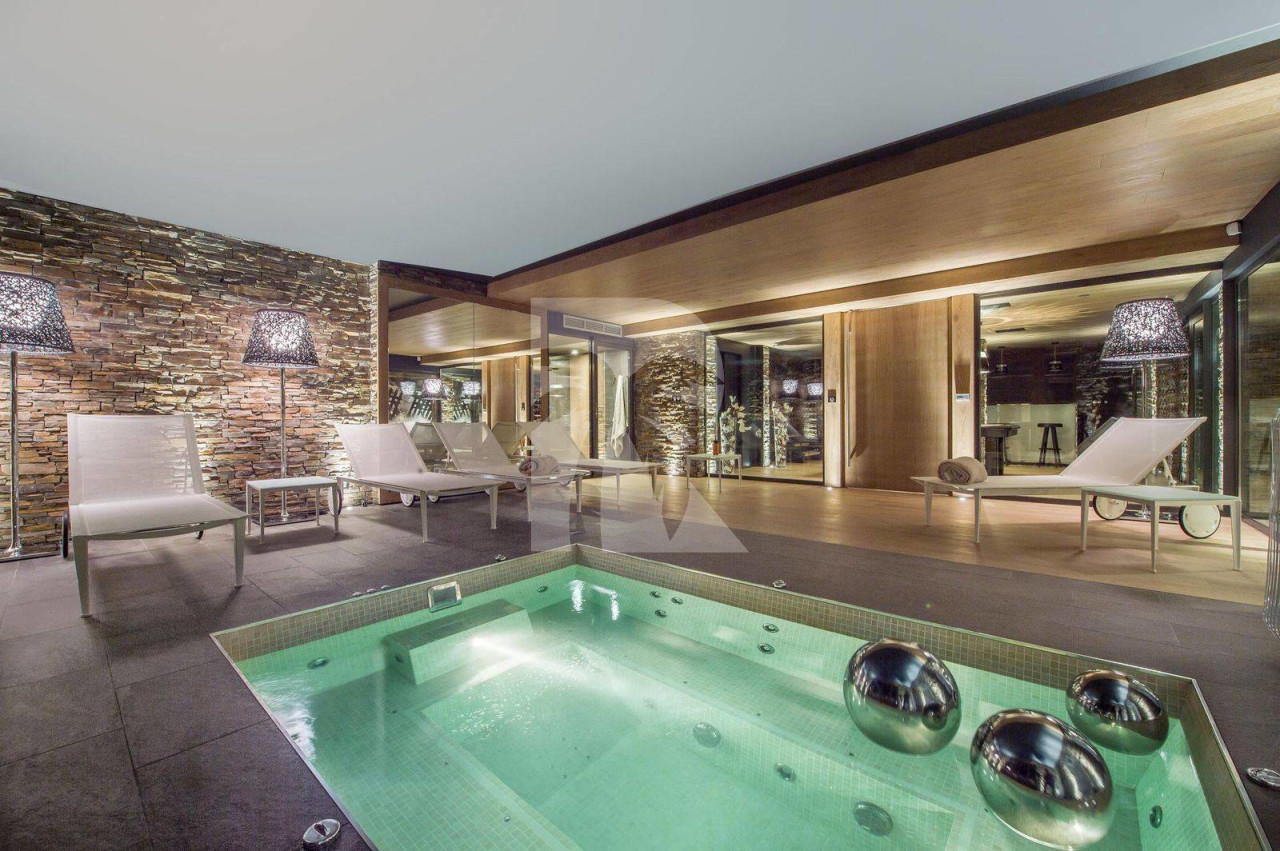 villa in Courchevel : Rent this 5 bedrooms chalet in Courchevel 1650 - Photo 1