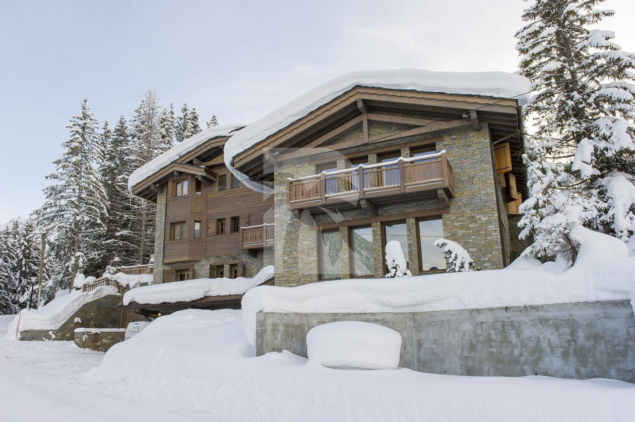 villa in Courchevel : Rent this Ski in/ ski out Chalet in Courchevel 1650 - Photo 0