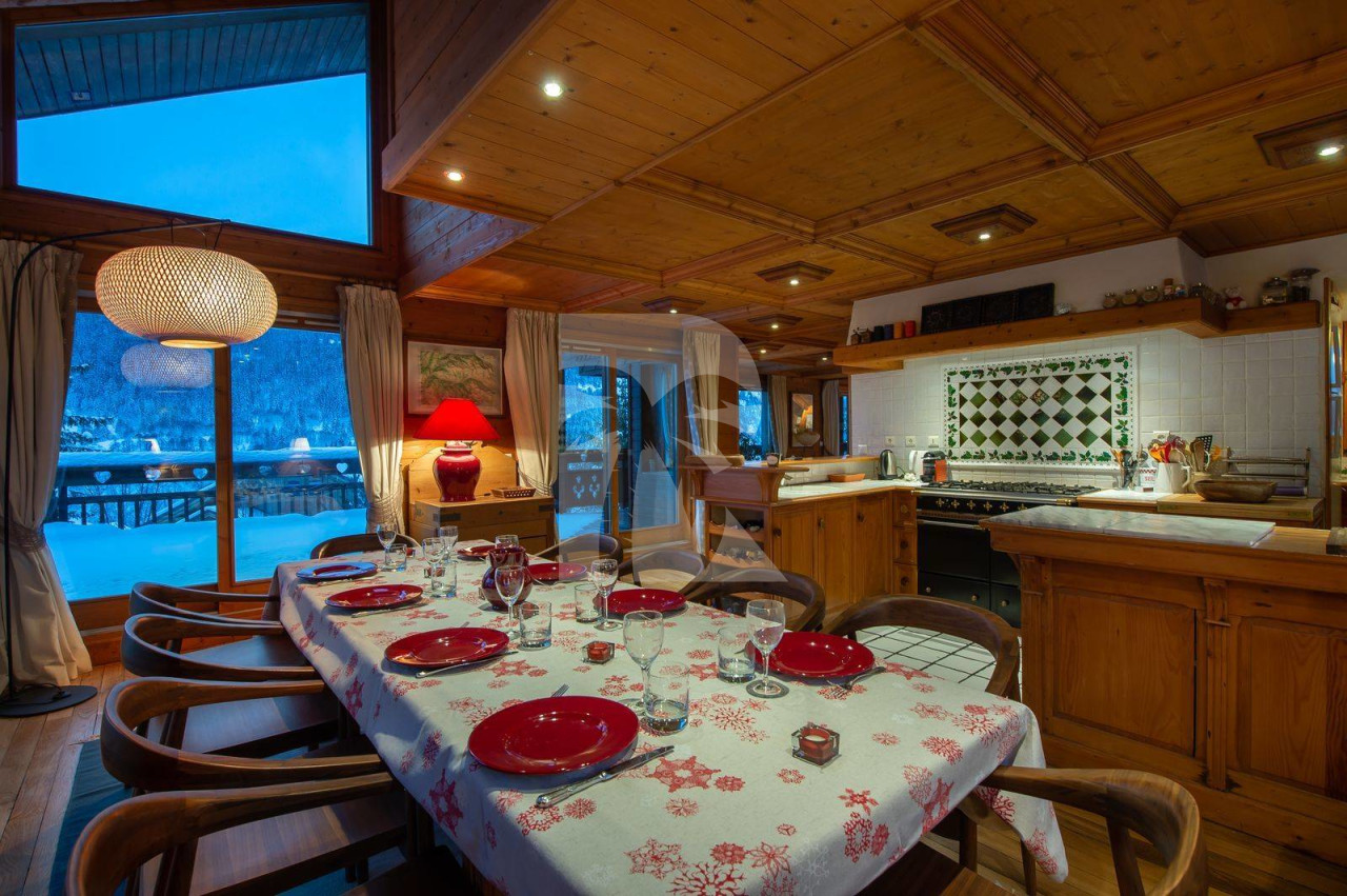 villa in Méribel : Rent this Family chalet which can welcome 15 people near the resort center. - Photo 3