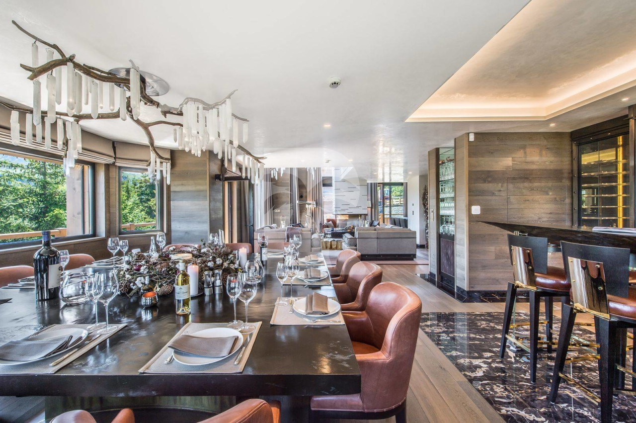 villa in Courchevel : Rent this 8 bedrooms luxury chalet in Nogentil Courchevel 1850 - Photo 2