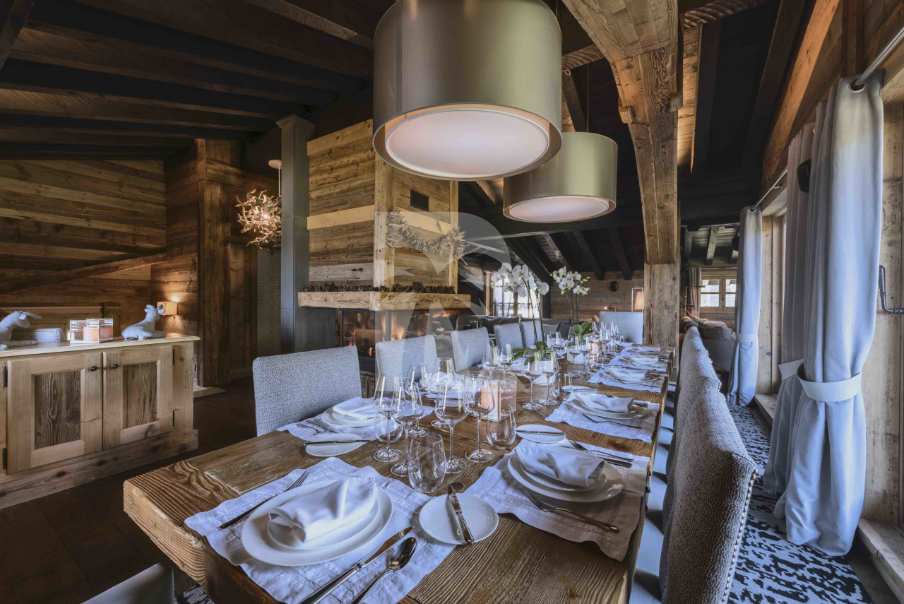 villa in Courchevel : Rent a luxury Chalet in Courchevel 1850, Ski in / Ski out, 7 bedrooms, indoor Swimming pool - Photo 3