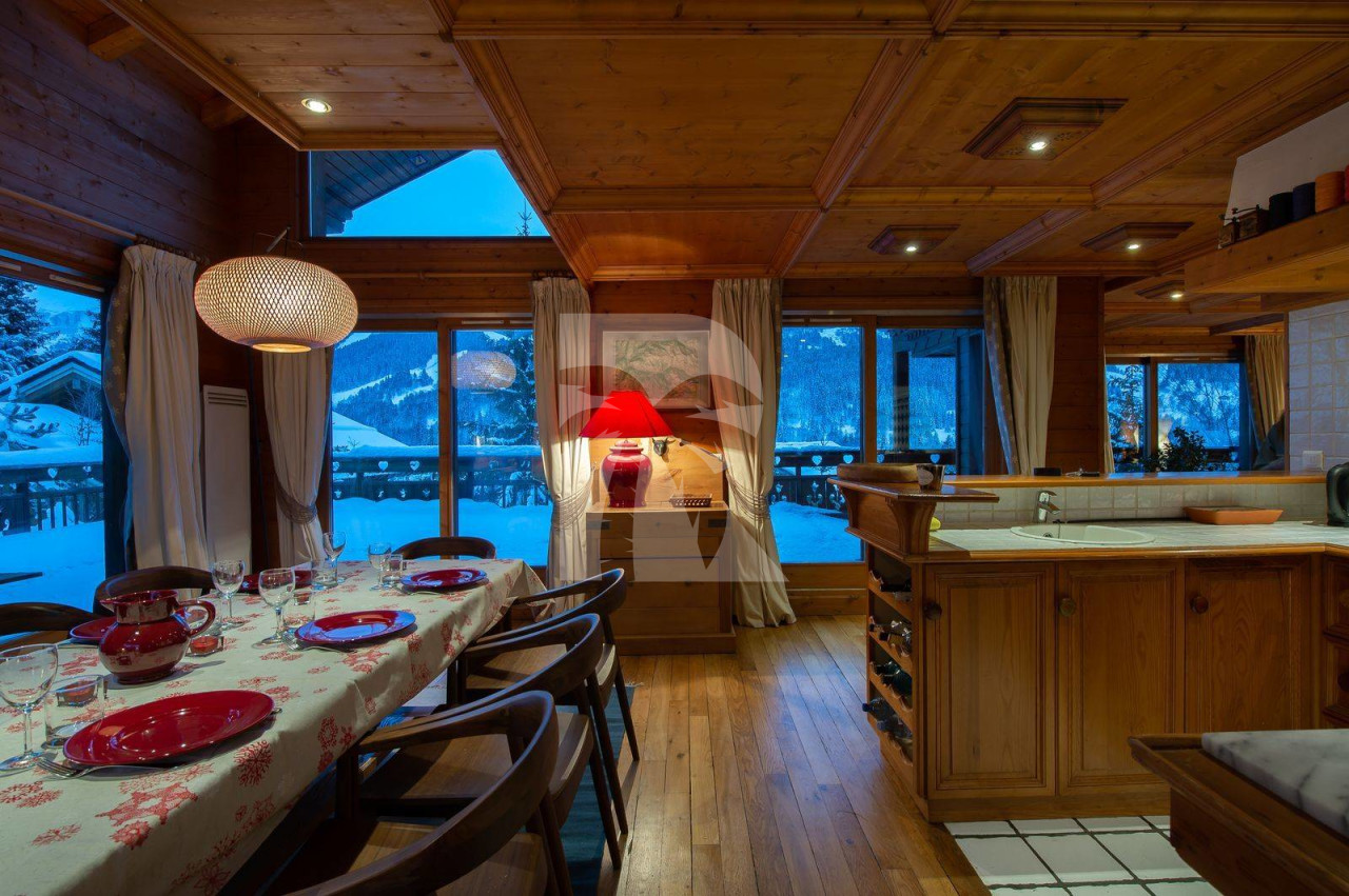 villa in Méribel : Rent this Family chalet which can welcome 15 people near the resort center. - Photo 4