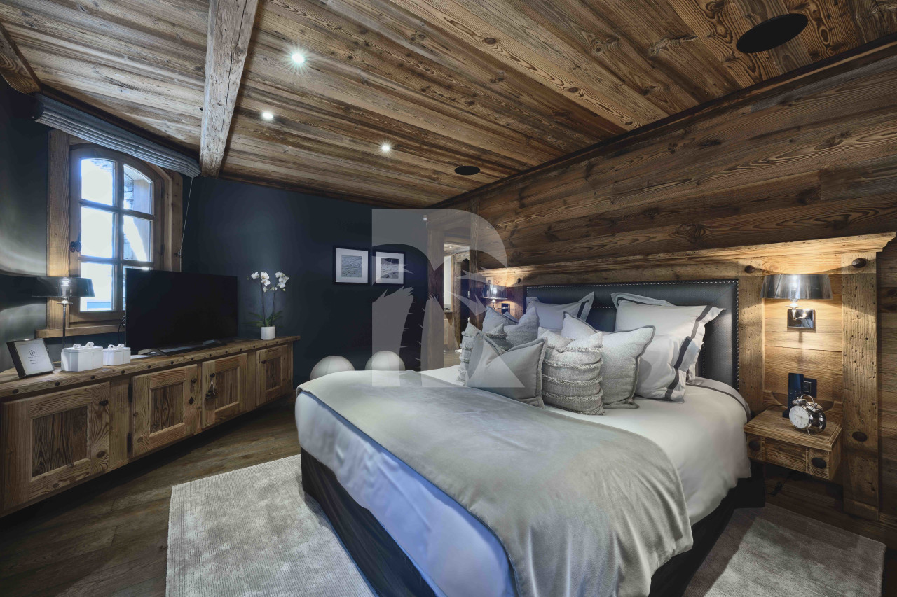 villa in Courchevel : Rent a luxury Chalet in Courchevel 1850, Ski in / Ski out, 7 bedrooms, indoor Swimming pool - Photo 12