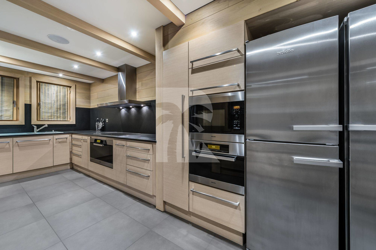 villa in Courchevel : Rent this Ski in/ ski out Chalet in Courchevel 1650 - Photo 3