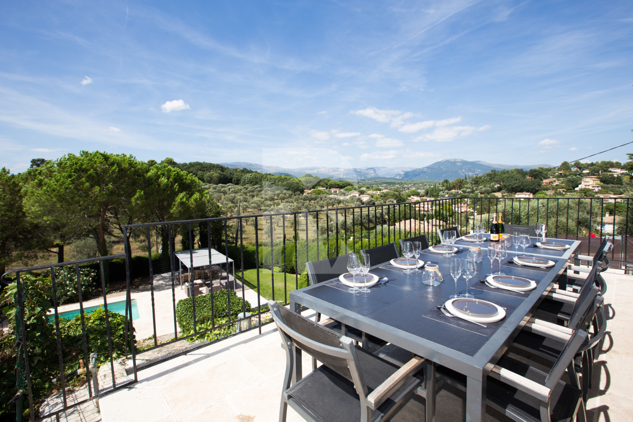 villa in Valbonne : Rent a Large Villa with Pool and View close to Valbonne Village - Photo 0