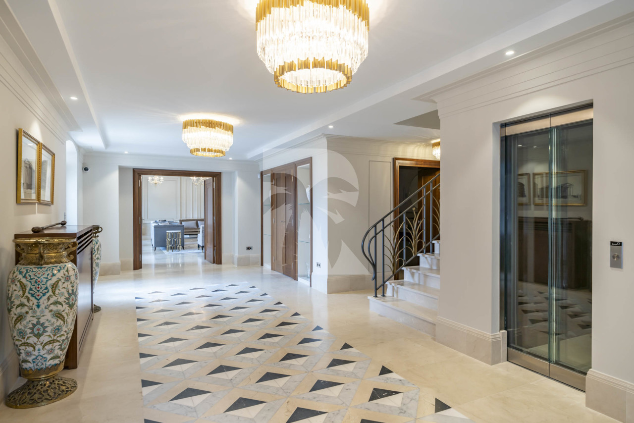 villa in Cannes : Rent stunning 8 bedroom chateau in the center of Cannes with sea views, pool and easy access to the Croisette and beaches - Photo 7