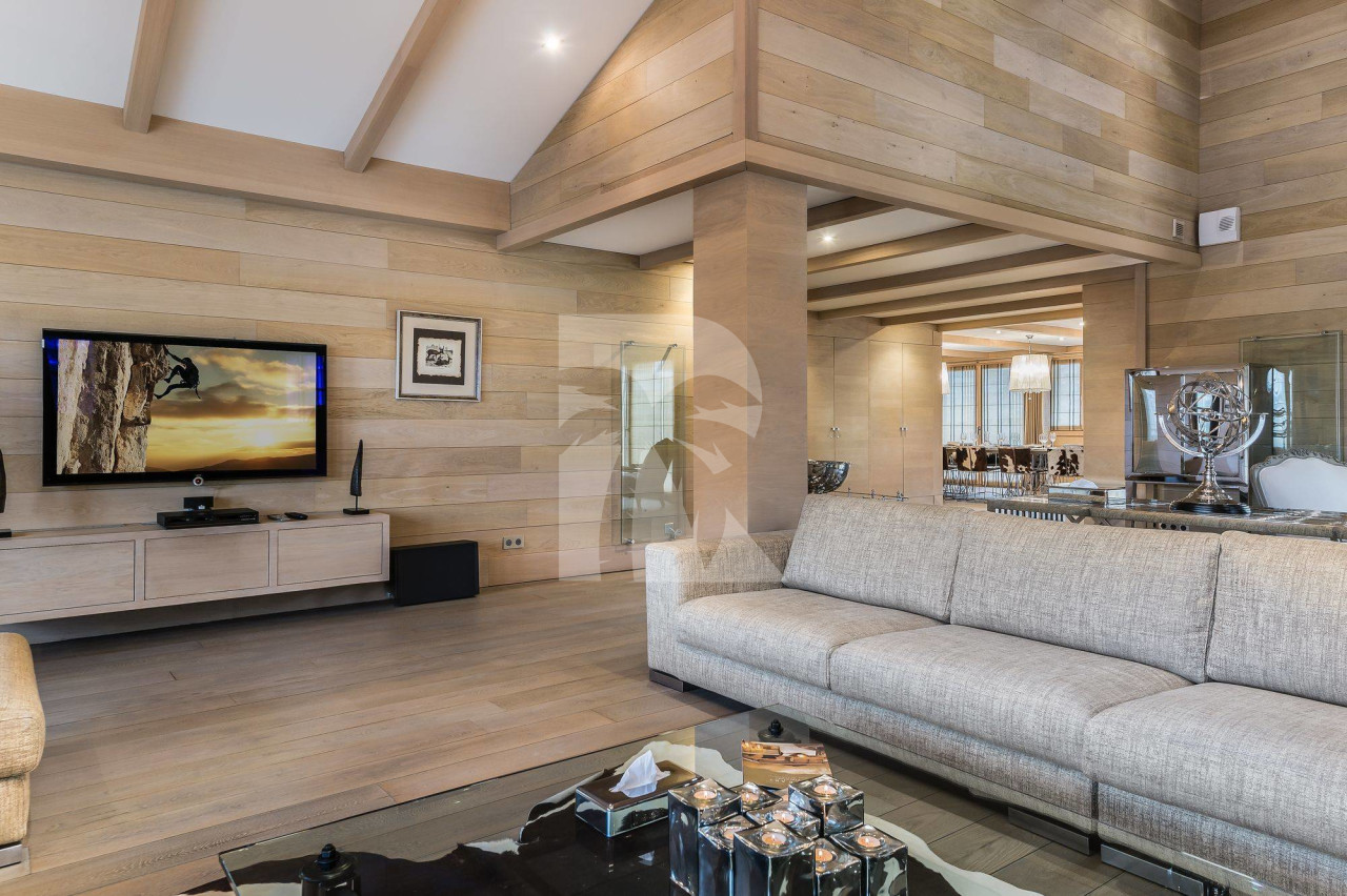 villa in Courchevel : Rent this Ski in/ ski out Chalet in Courchevel 1650 - Photo 4