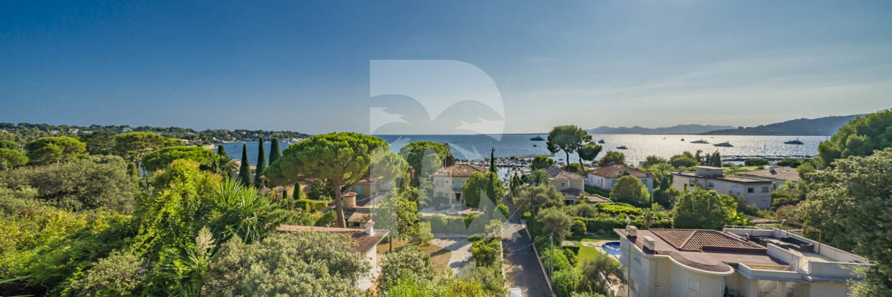 villa in Cap d'Antibes : Amazing sea view for this 6 bedroom villa located at 150m from the beach. - Photo 8