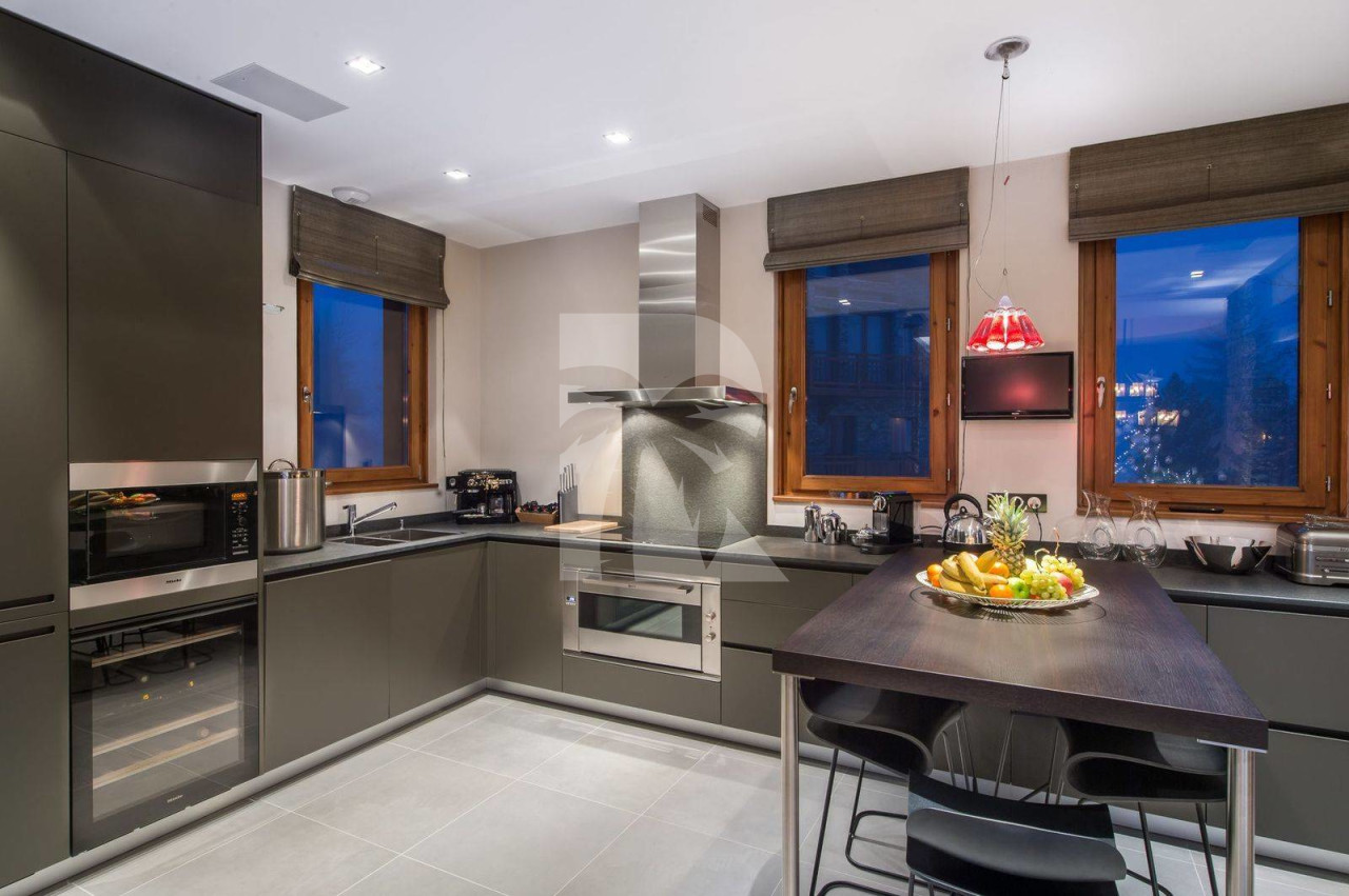 villa in Courchevel : Rent this 5 bedrooms chalet in Courchevel 1650 - Photo 7