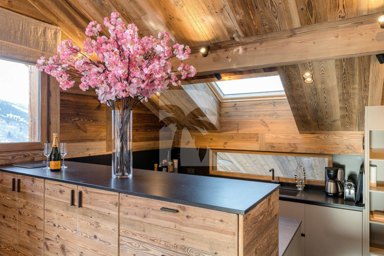 villa in Méribel : Rent this 6 bedroom chalet in a quiet area in Mussilon - Photo 5
