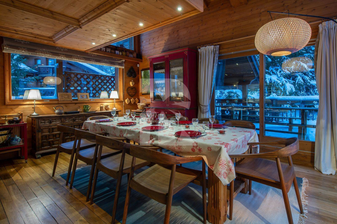 villa in Méribel : Rent this Family chalet which can welcome 15 people near the resort center. - Photo 2