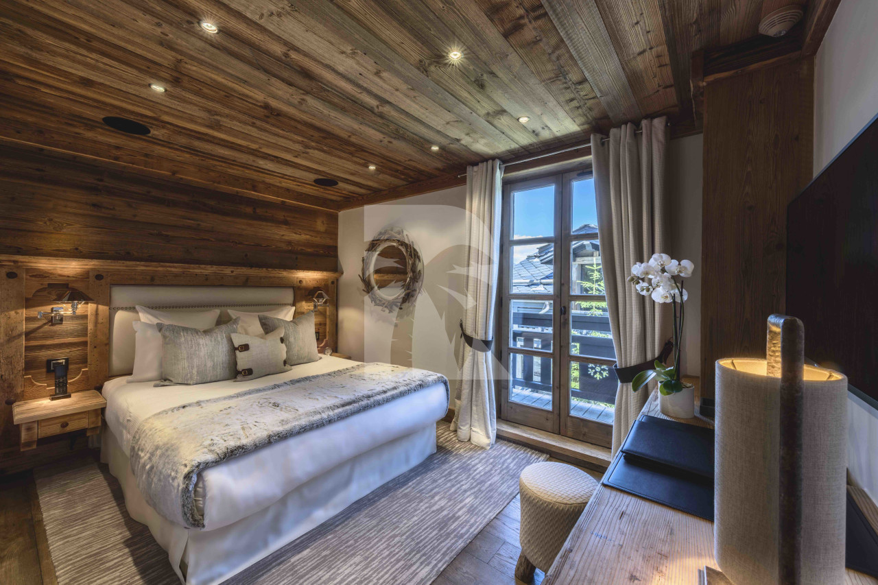 villa in Courchevel : Rent a luxury Chalet in Courchevel 1850, Ski in / Ski out, 7 bedrooms, indoor Swimming pool - Photo 11